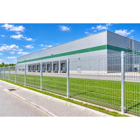 Panel ogrodzeniowy 3D 250x123 cm fi 4 mm ocynkowany ogniowo przy hali przemysłowej